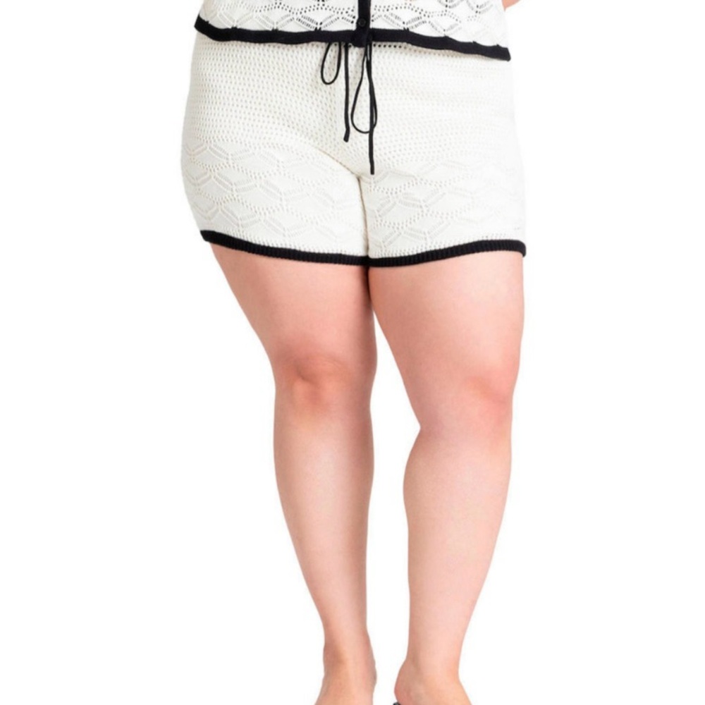 ELOQUII Cream/black crochet shorts-NWOT